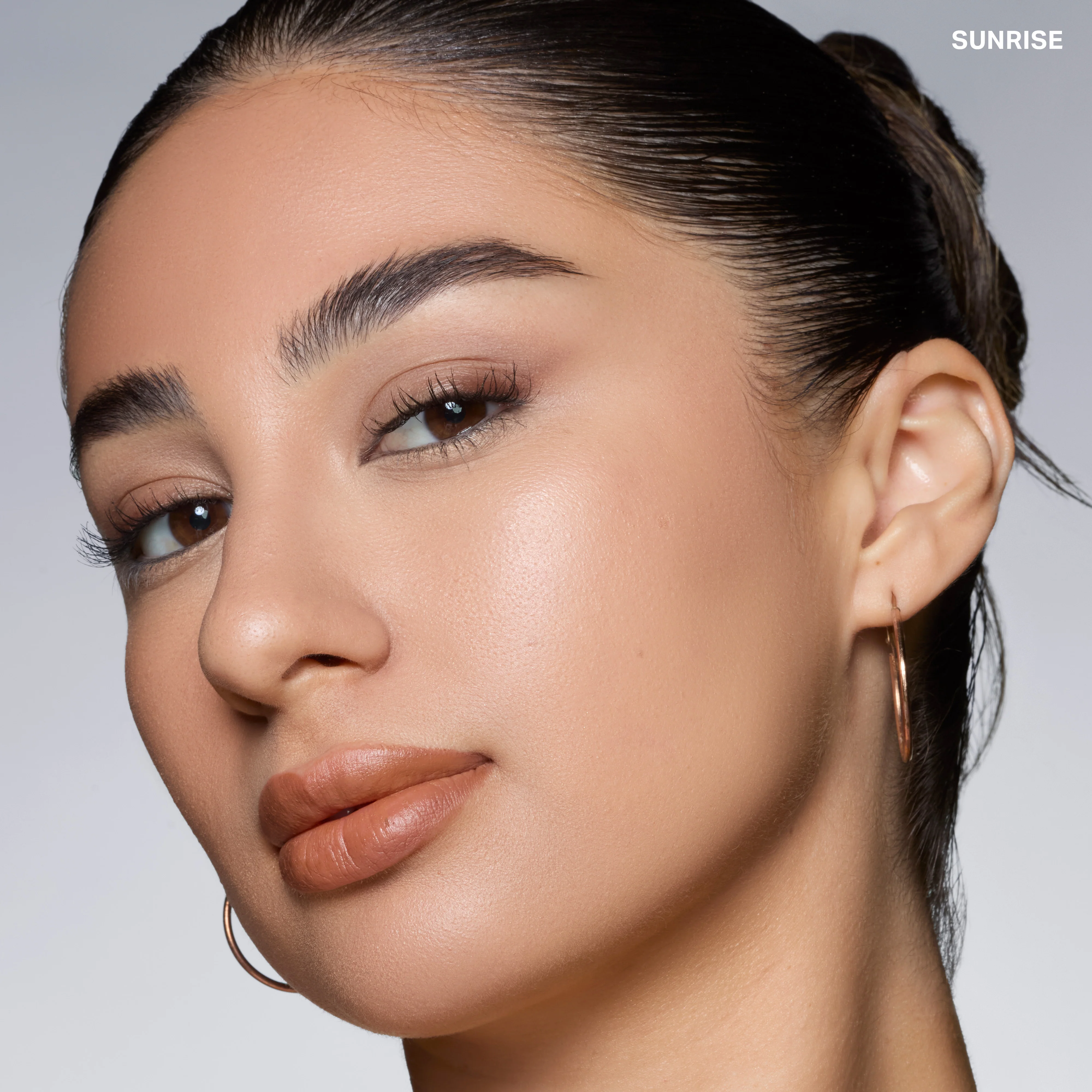 400-cloudlight-soft-glow-veil-finishing-powder-6.webp Cloudlight Soft Glow Veil Finishing Powder