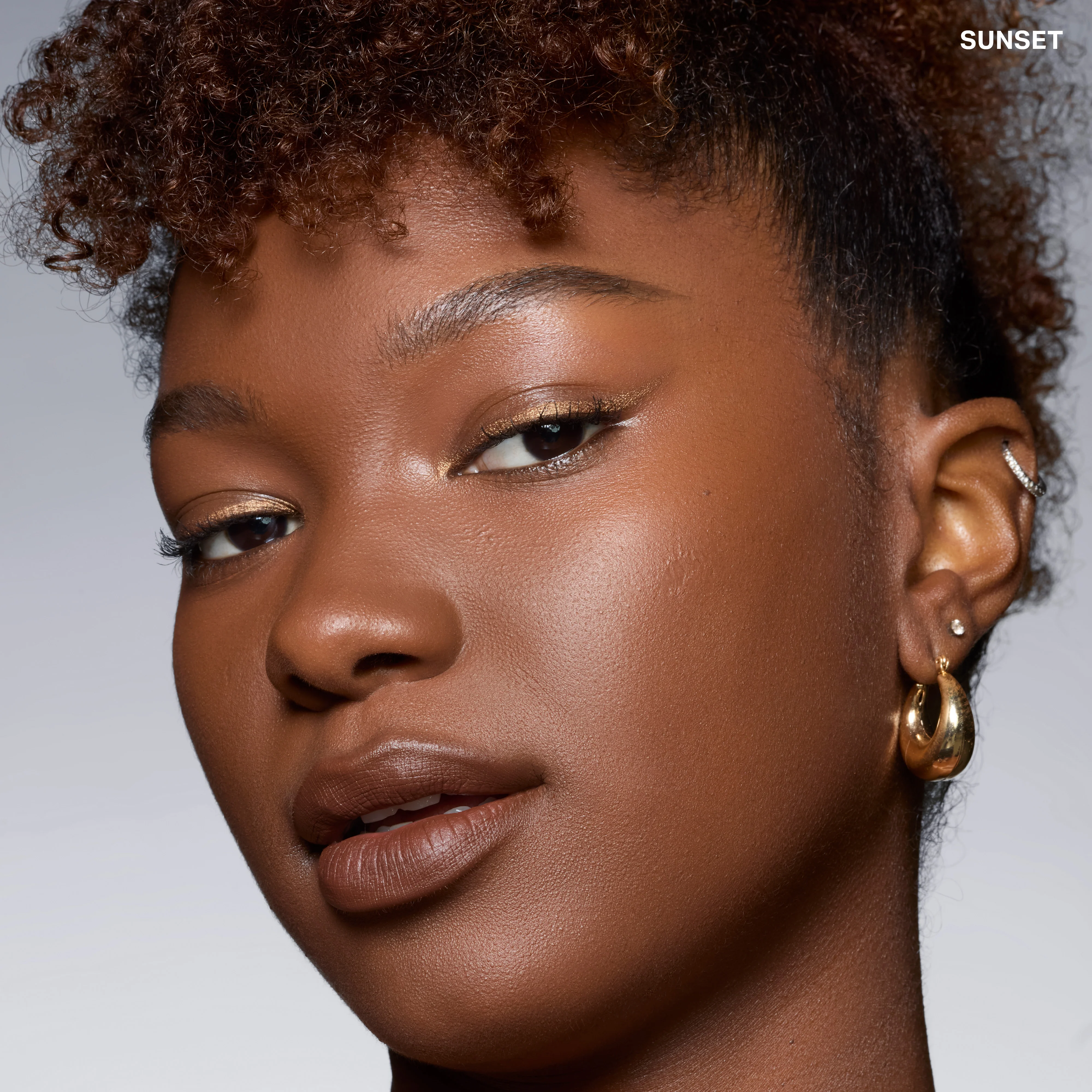 400-cloudlight-soft-glow-veil-finishing-powder-9.webp Cloudlight Soft Glow Veil Finishing Powder