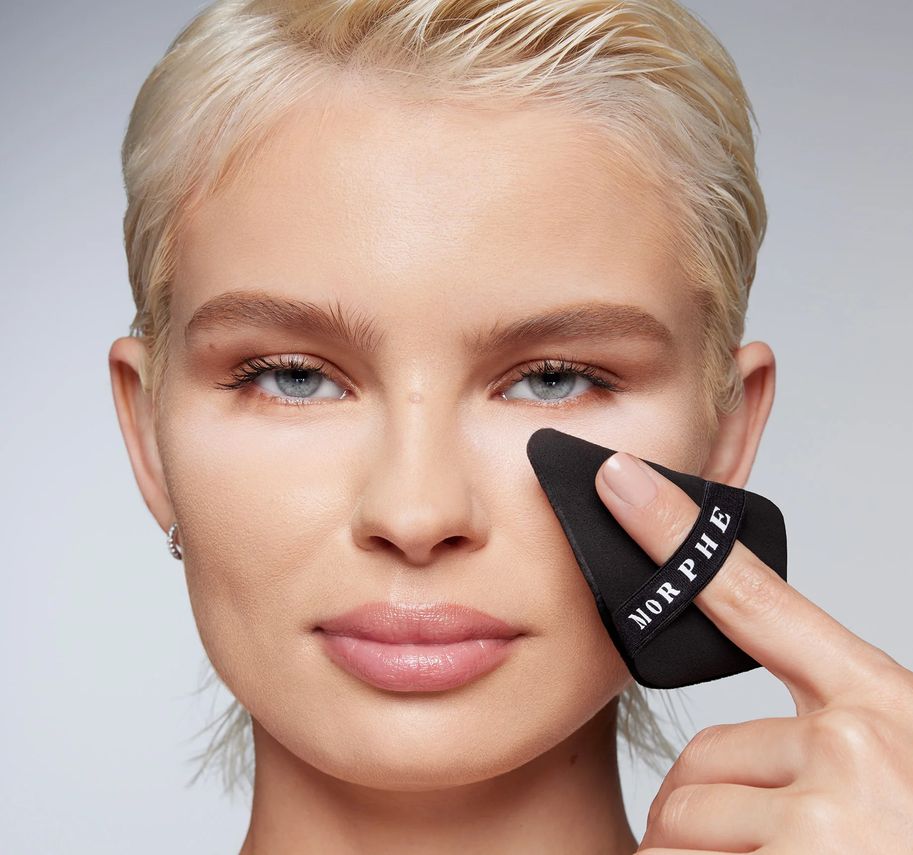 512-totally-set-mini-brighten-set-powder-duo-3.webp Totally Set Mini Brighten & Set Powder Duo